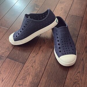 Native Jefferson Kids Shoes Size J2